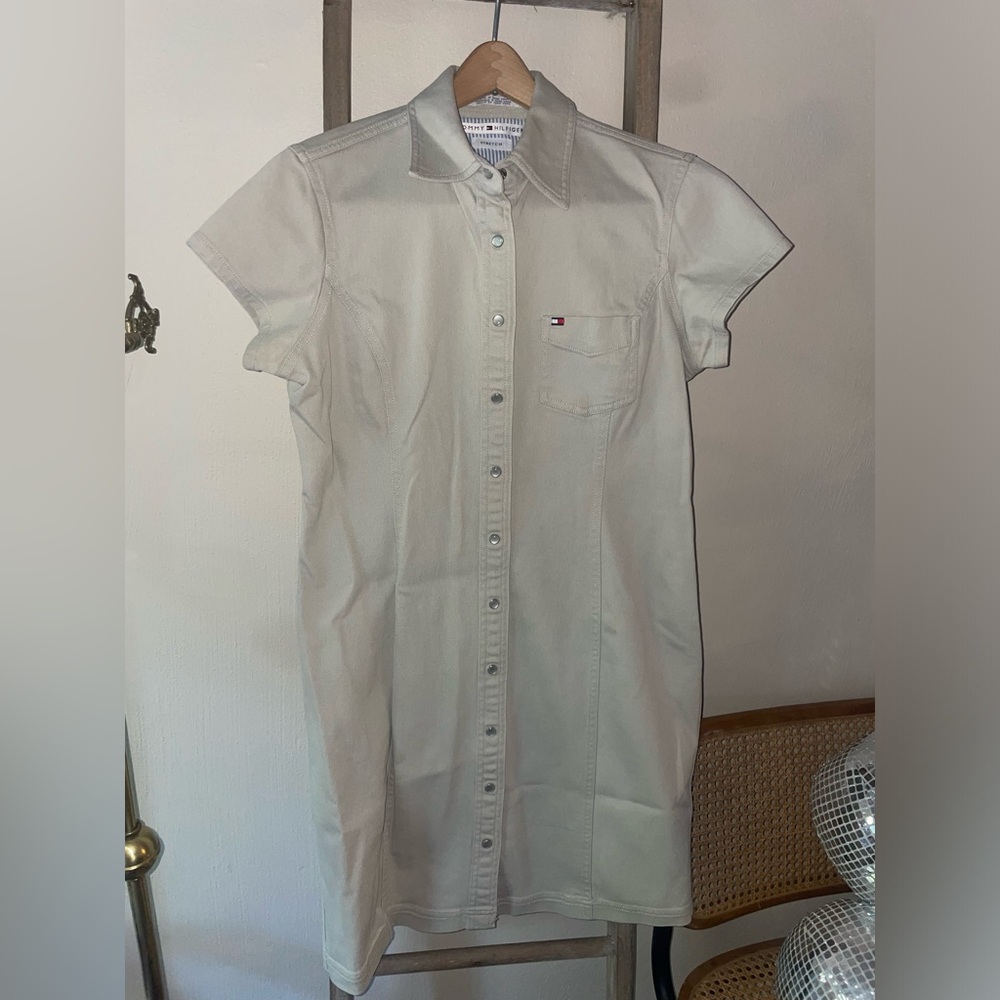 Tommy Hilfiger khaki button down dress. Women’s size 12.